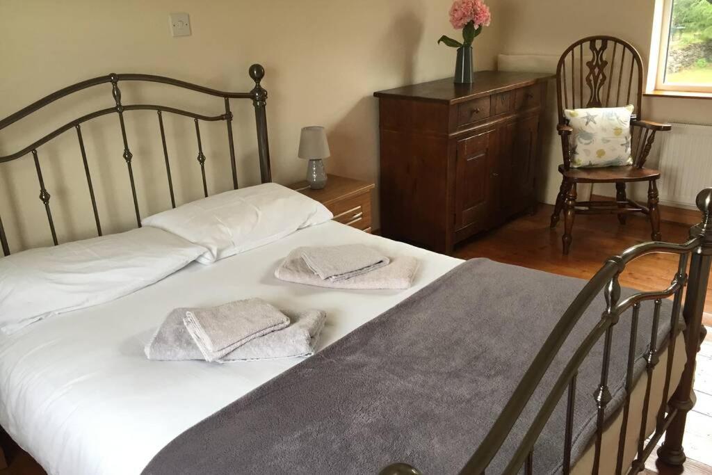 Heron Water Cottage Cill Airne Esterno foto
